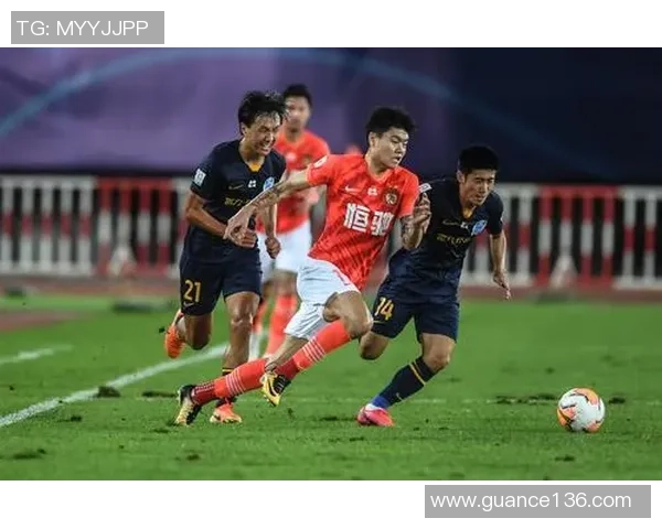 全国锦标赛特别报道：广州足球队从逆境中崛起的奋斗历程与荣耀时刻