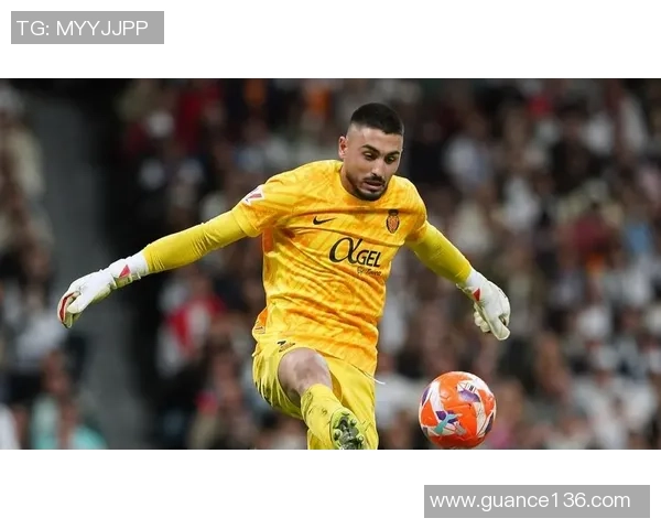 足球明星惊艳表现揭秘他们如何在比赛中开挂操作的幕后故事